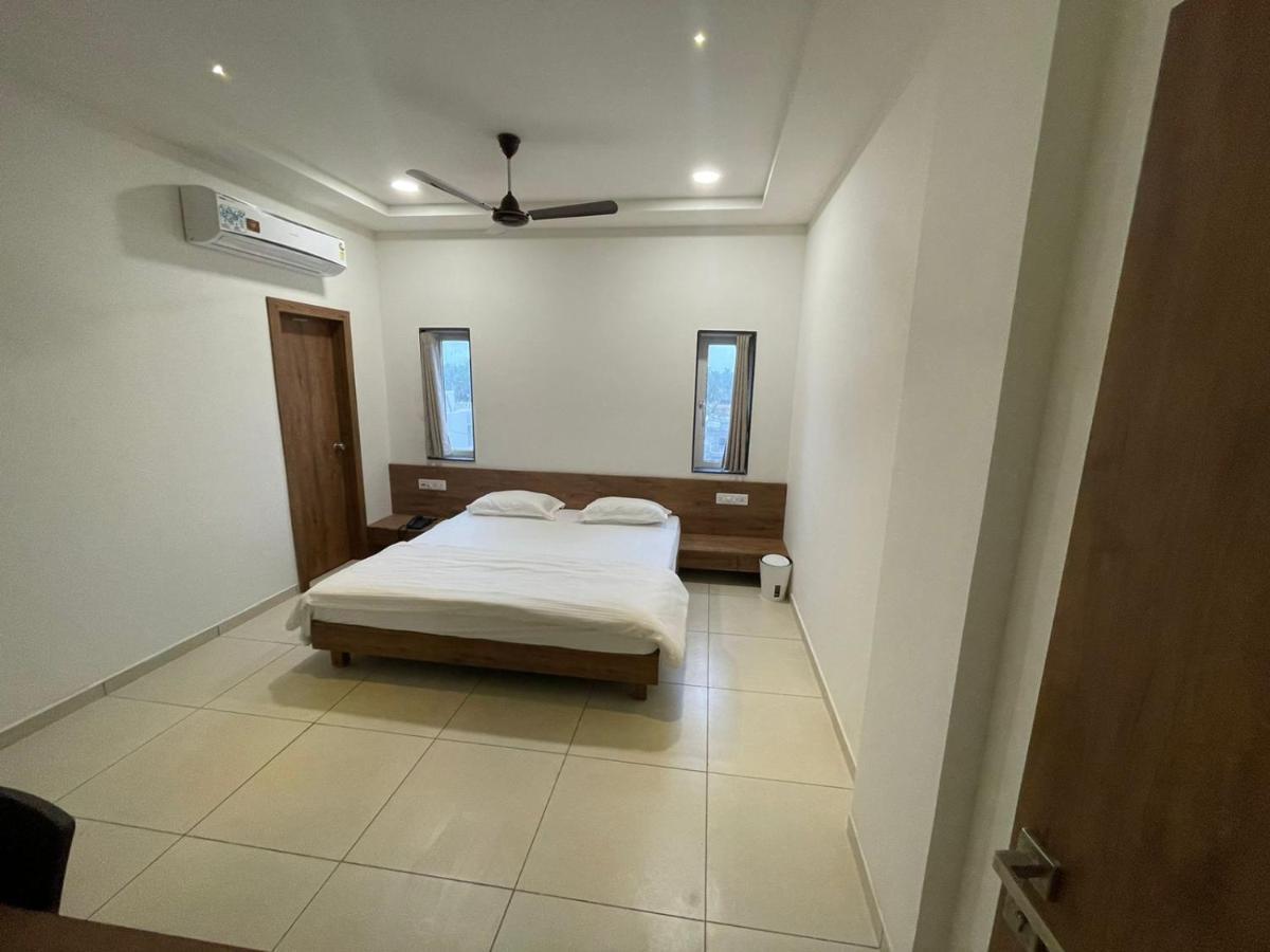 Hotel Revive Veraval المظهر الخارجي الصورة