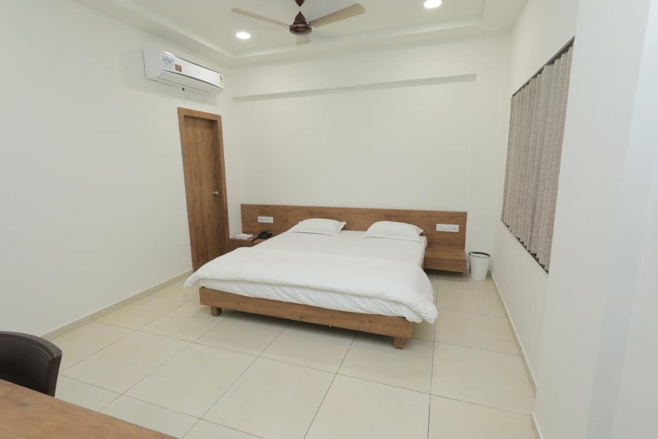 Hotel Revive Veraval المظهر الخارجي الصورة