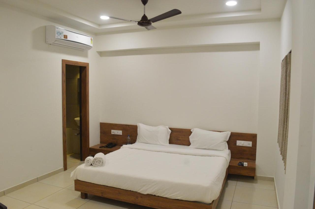 Hotel Revive Veraval المظهر الخارجي الصورة