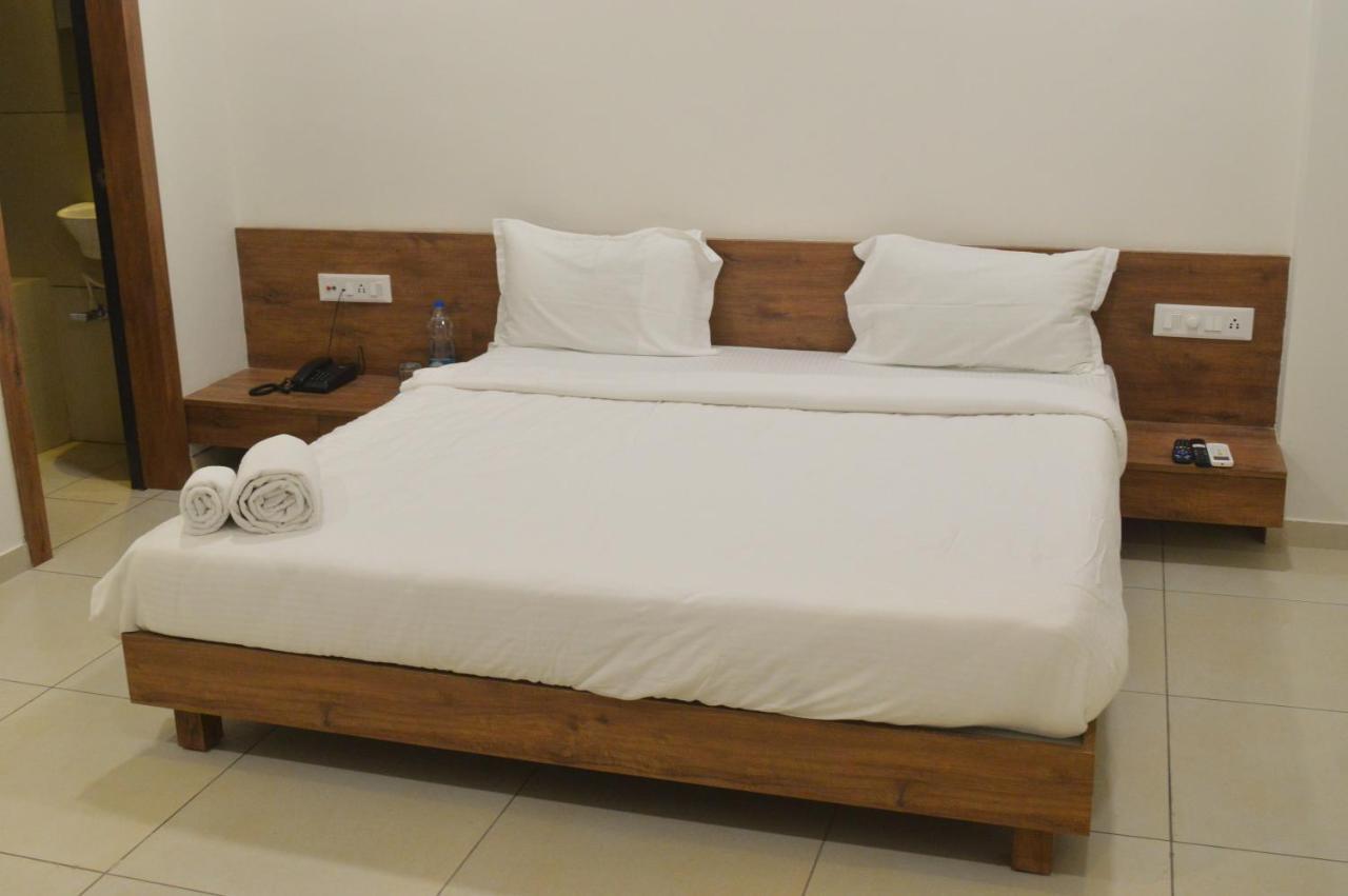 Hotel Revive Veraval المظهر الخارجي الصورة