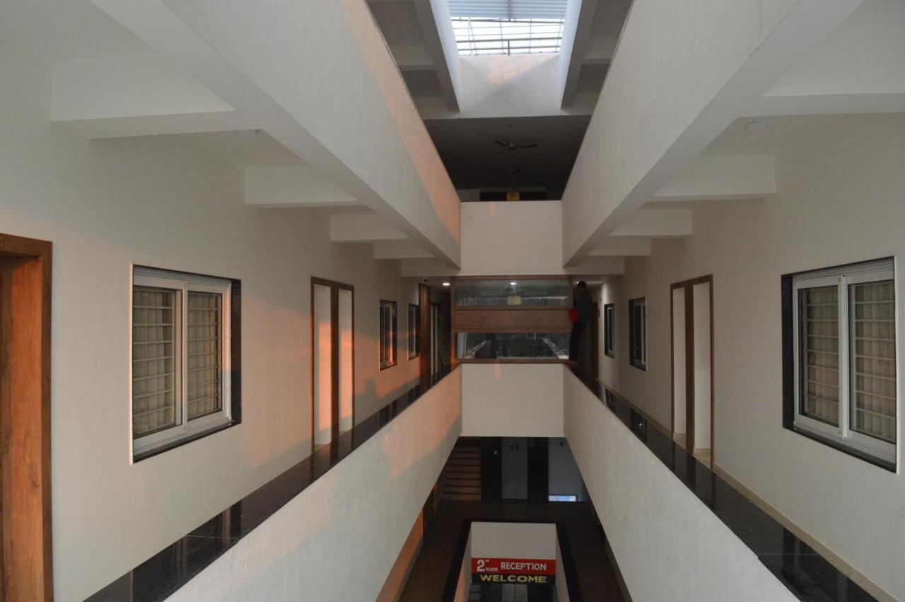 Hotel Revive Veraval المظهر الخارجي الصورة