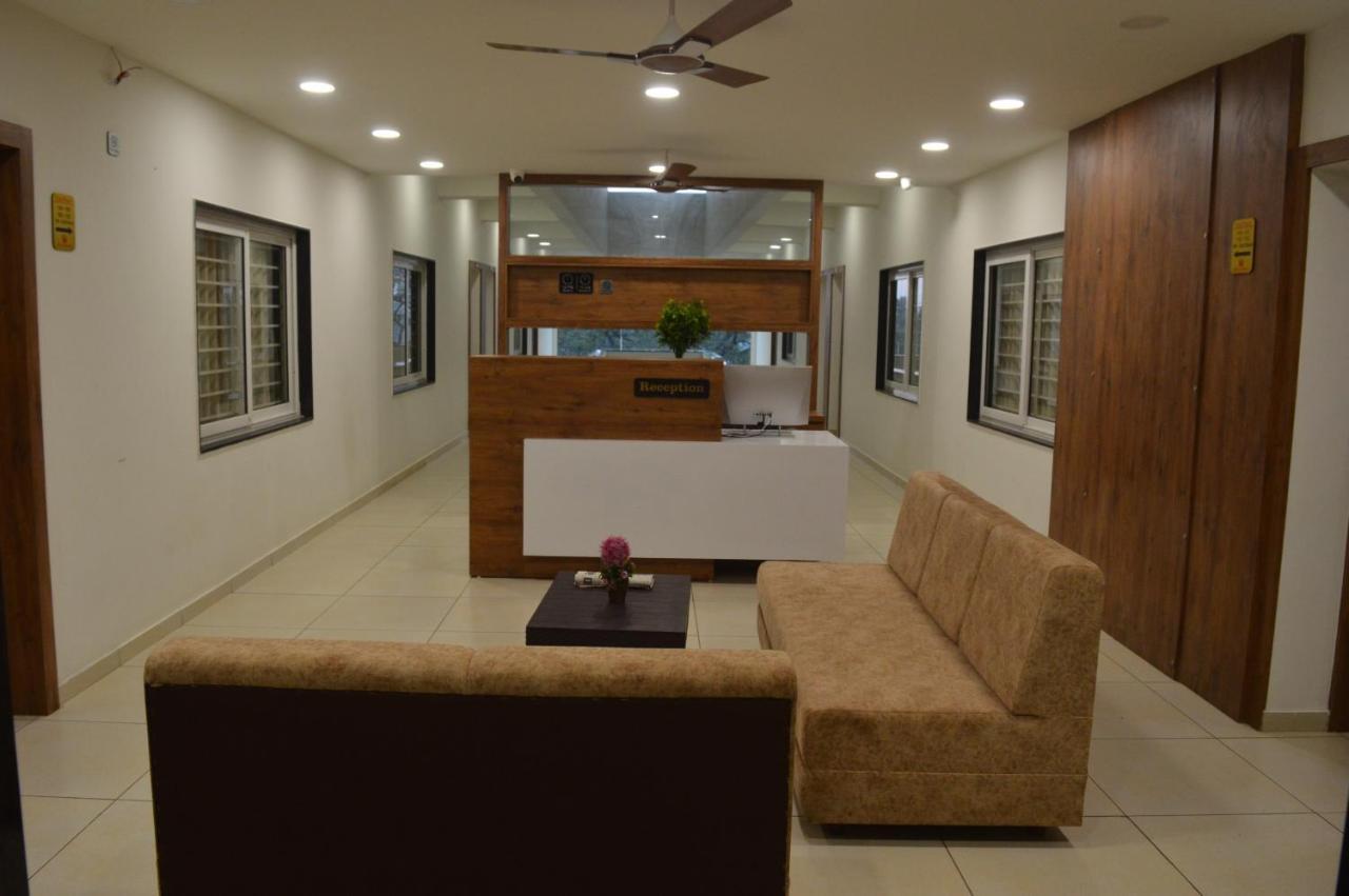 Hotel Revive Veraval المظهر الخارجي الصورة