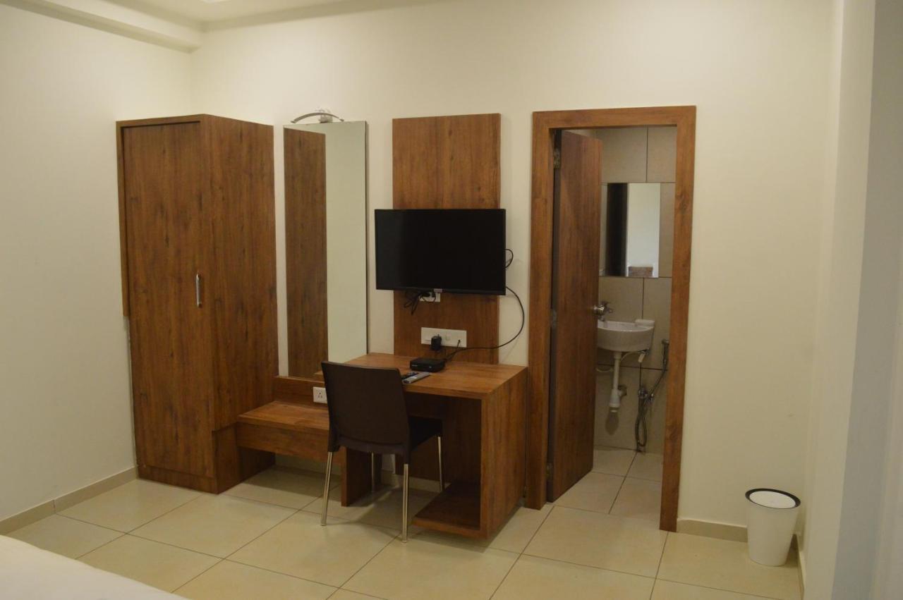 Hotel Revive Veraval المظهر الخارجي الصورة