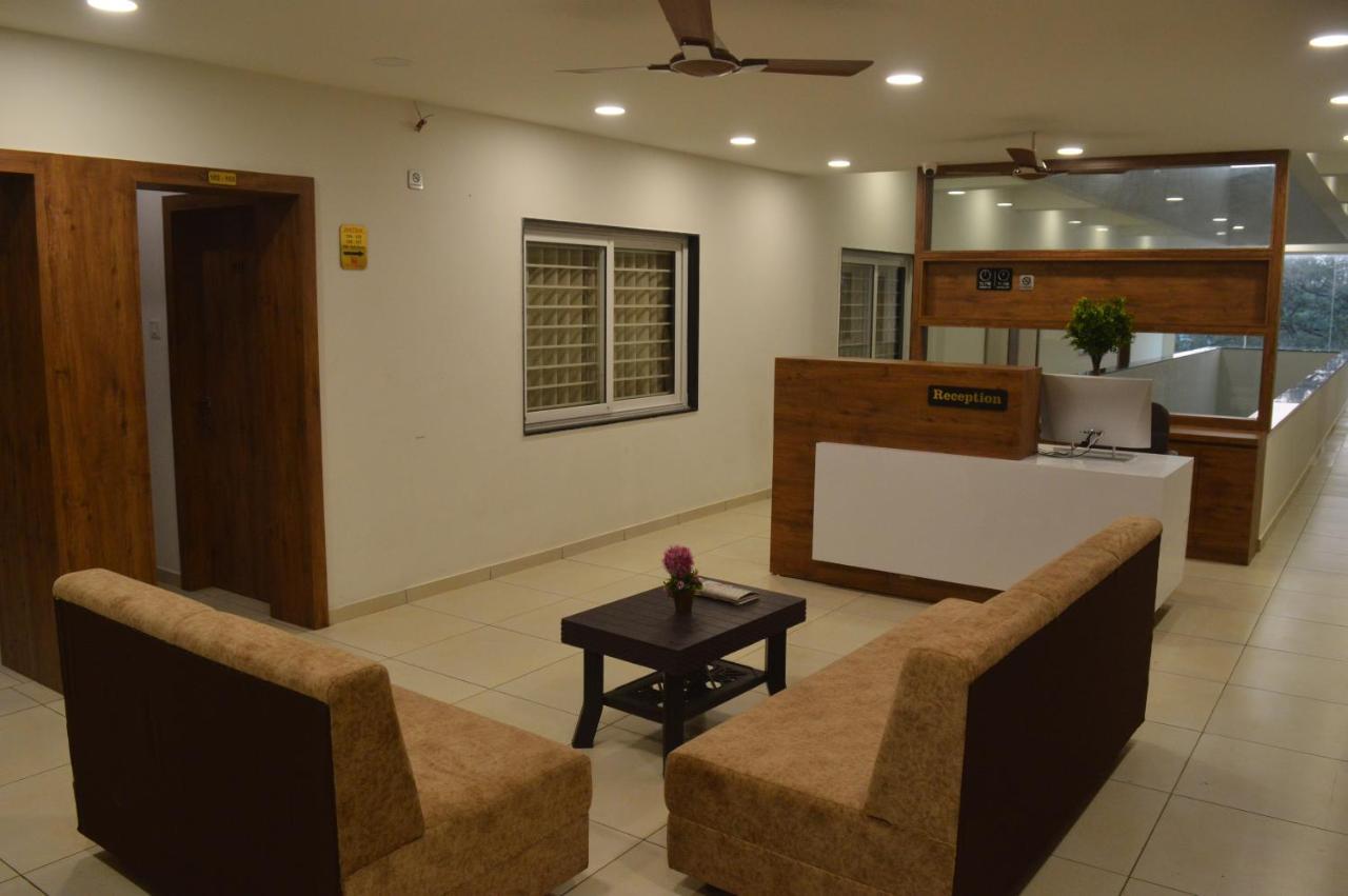 Hotel Revive Veraval المظهر الخارجي الصورة