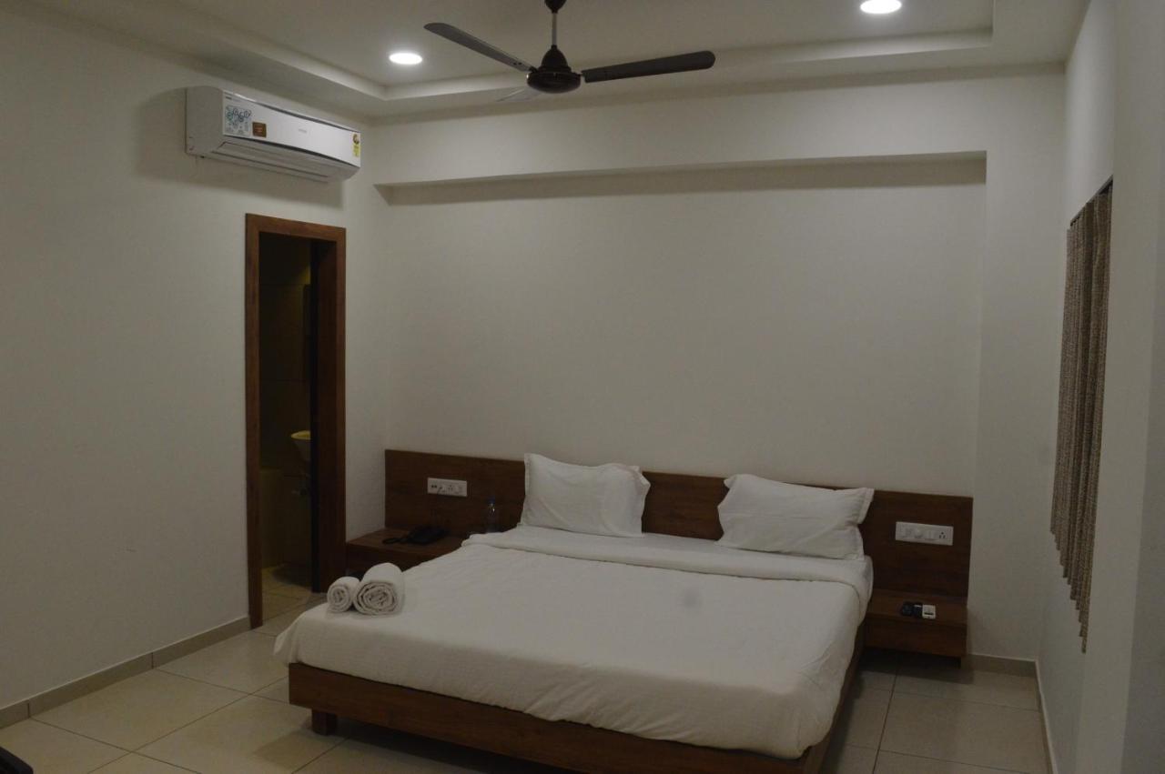 Hotel Revive Veraval المظهر الخارجي الصورة